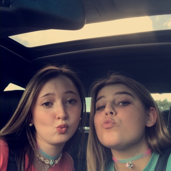 Meet your Posher, Chloe - Picture 1 of 1